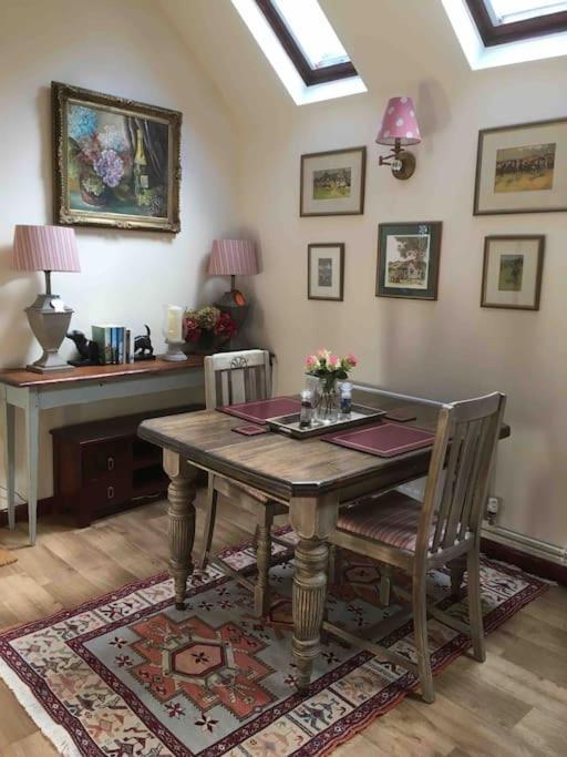 The Grooms Loft Self Contained Apartment Milton Abbas Eksteriør billede