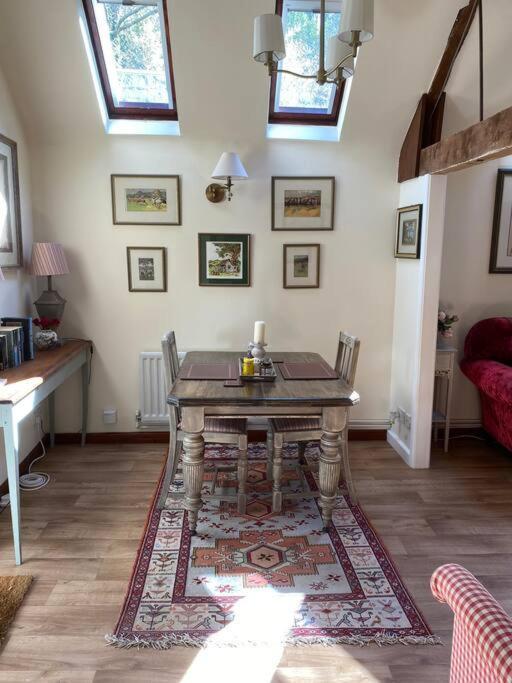 The Grooms Loft Self Contained Apartment Milton Abbas Eksteriør billede