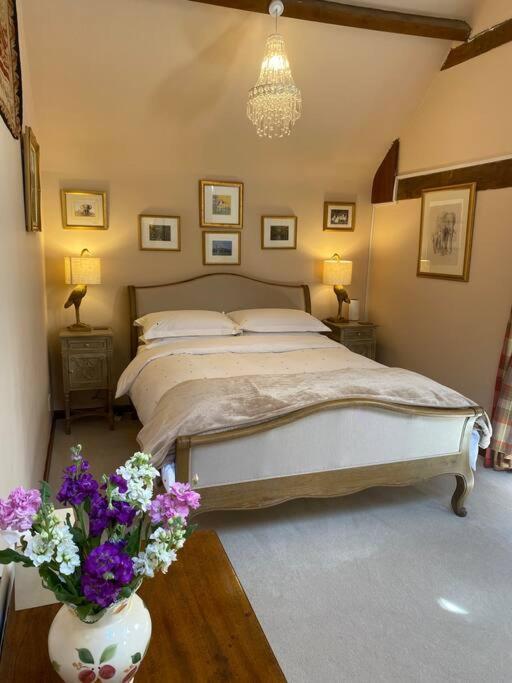The Grooms Loft Self Contained Apartment Milton Abbas Eksteriør billede